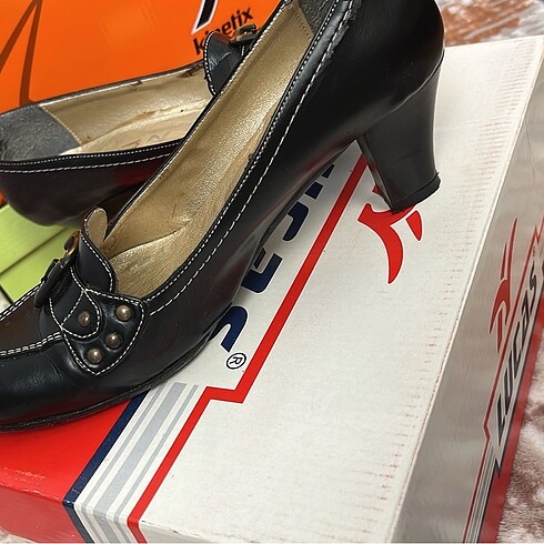 Kısa topuklu ayakkabı - Görsel 4