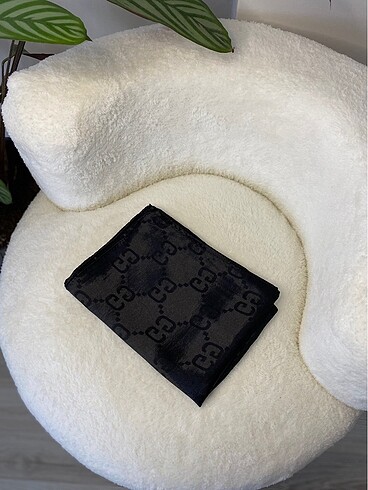 Gucci siyah