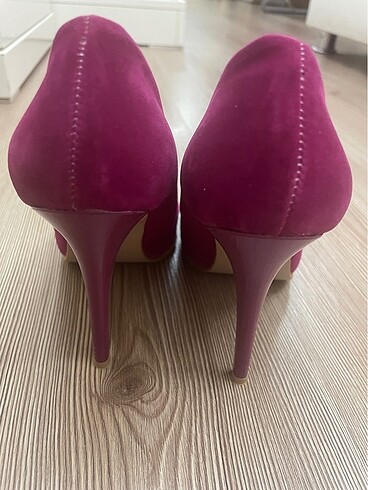 Diğer Fusya tonlarda nubuk stiletto