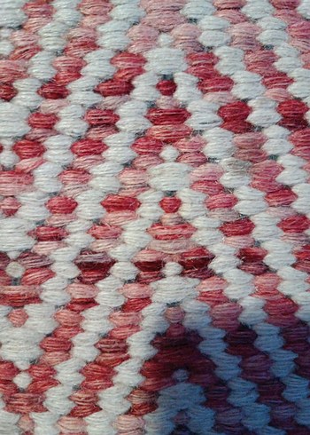 Kırmızı Kenarlı Geleneksel Kilim - Görsel 2