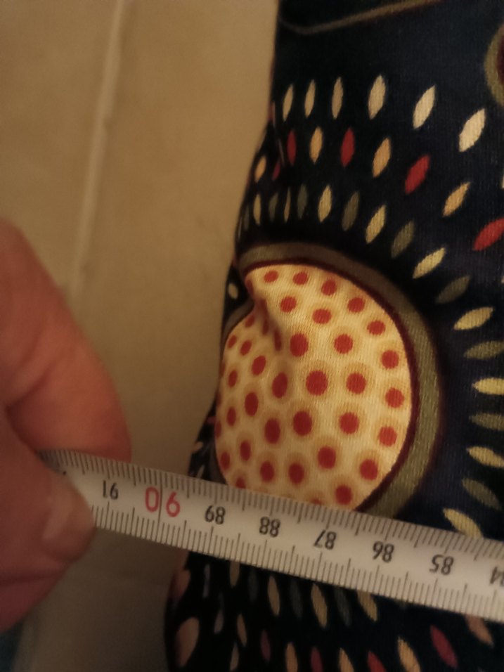 Koyu renkli çok desenli masa örtüsü - Görsel 3