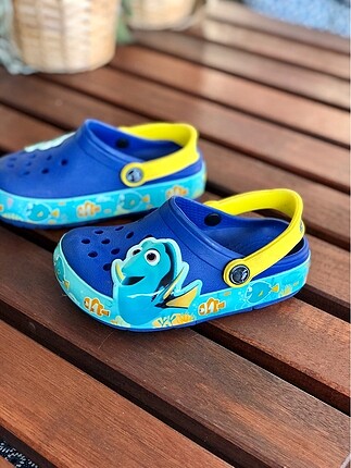 Orijinal Crocs Işıklı Disney Dory Terlik (25-26 numara)