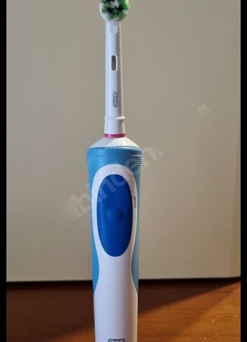 Oral-B ORAL B ELEKTRIKLI DİS FIRCASI
