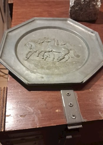 At FigürlüAlman Zinc tabak - Görsel 2