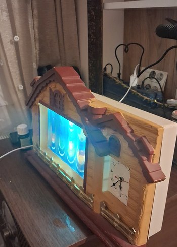 Renkli Işıklı Ev Tasarımlı Masa Saati - Görsel 8