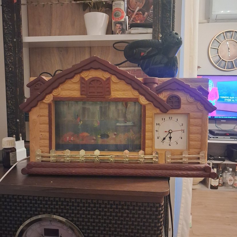 Renkli Işıklı Ev Tasarımlı Masa Saati - Görsel 3