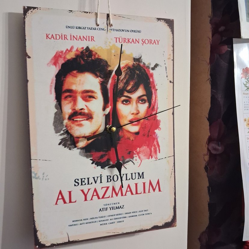 Selvi Boylum Al Yazmalım Duvar Saati - Görsel 2