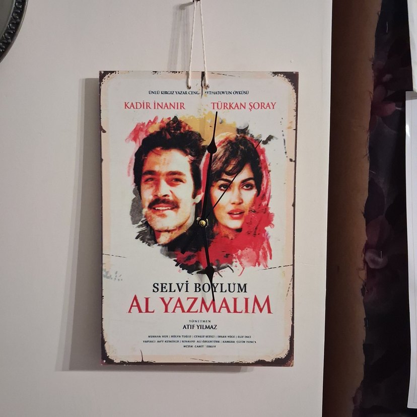 Selvi Boylum Al Yazmalım Duvar Saati - Görsel 4