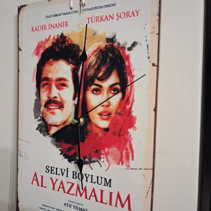 Selvi Boylum Al Yazmalım Duvar Saati - Görsel 3