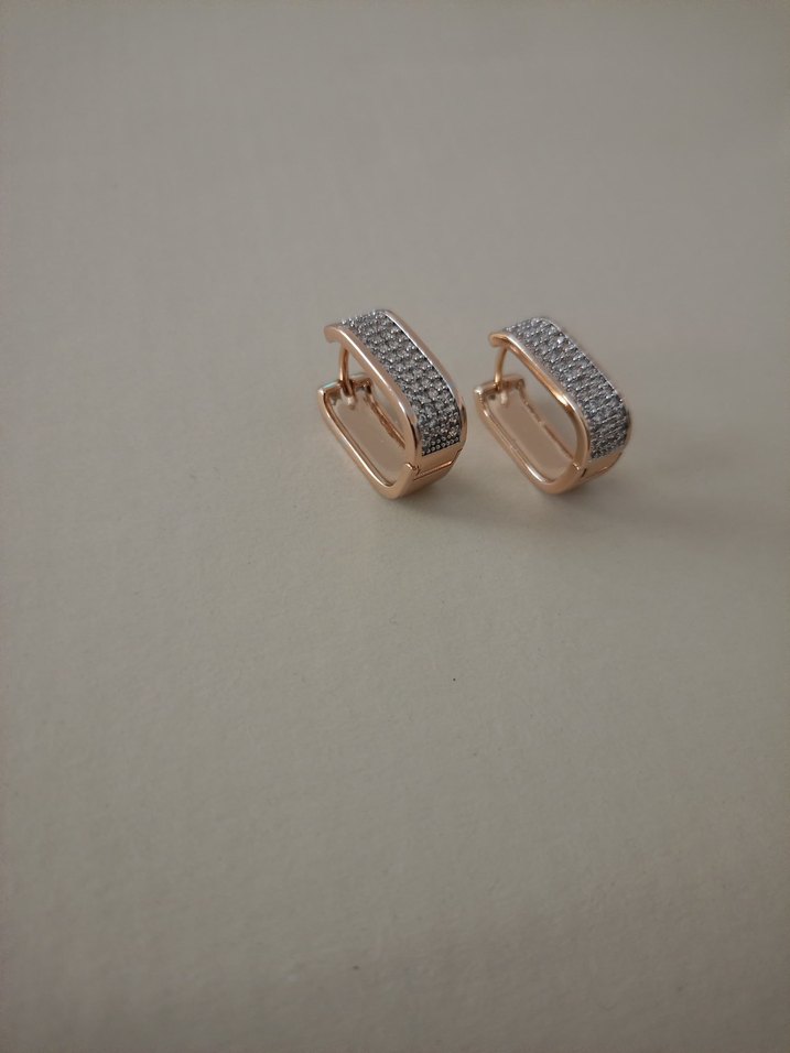 Altın Renkli Mini Payetli Xuping Küpe - Görsel 4