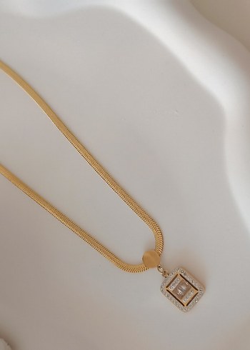 Altın Renkli Ezme Zincir Detaylı Kolye - Görsel 4