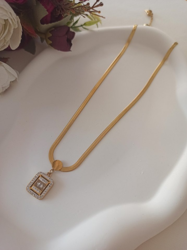 Altın Renkli Ezme Zincir Detaylı Kolye - Görsel 3