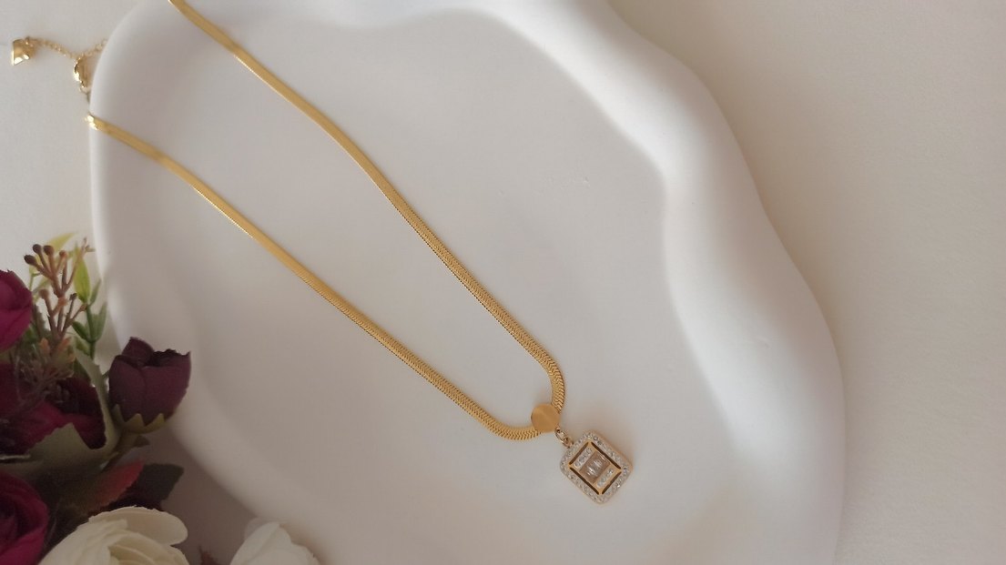 Altın Renkli Ezme Zincir Detaylı Kolye - Görsel 4