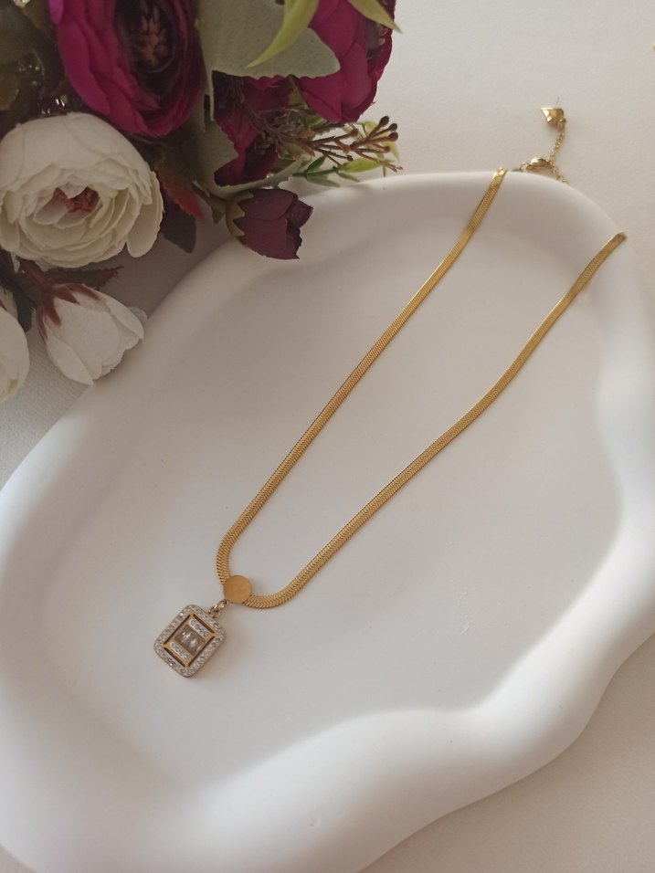 Altın Renkli Ezme Zincir Detaylı Kolye - Görsel 5