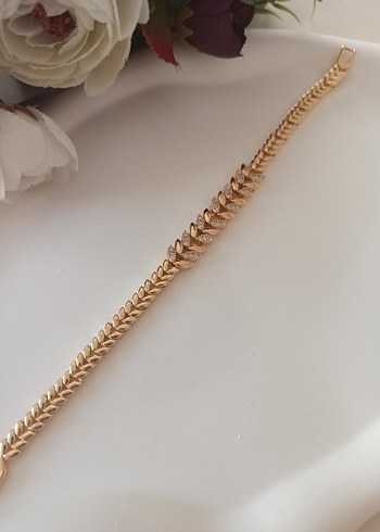 Zincir Detaylı Altın Renk Kadın Bileklik - Görsel 5