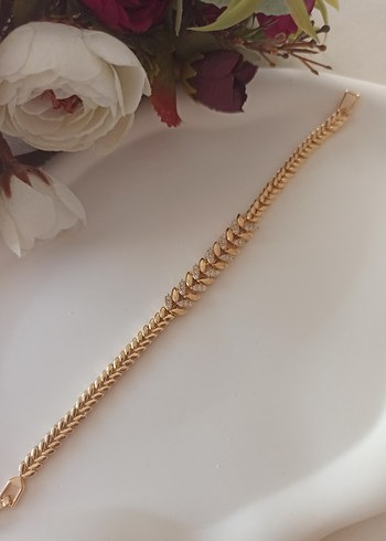 Zincir Detaylı Altın Renk Kadın Bileklik - Görsel 4