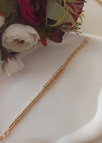 Zincir Detaylı Altın Renk Kadın Bileklik - Görsel 2