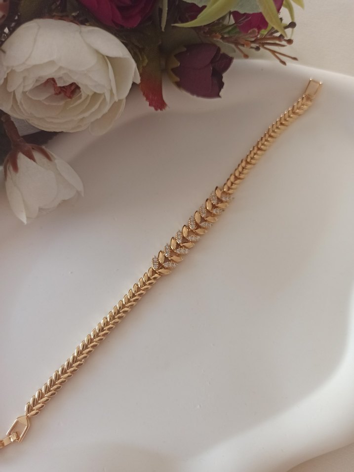 Zincir Detaylı Altın Renk Kadın Bileklik - Görsel 4