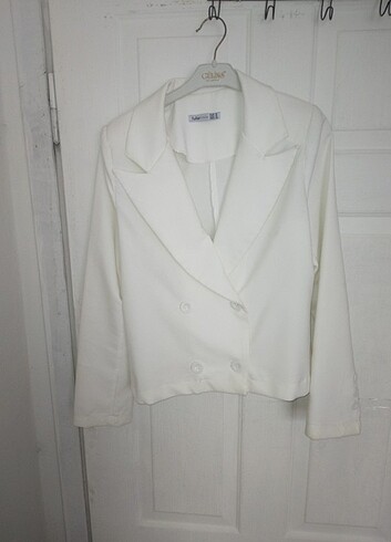 Beyaz crop blazer ceket