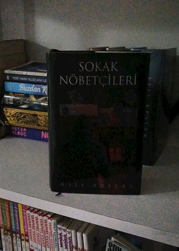  Aslı Arslan - Sokak Nöbetçileri (Ciltli)