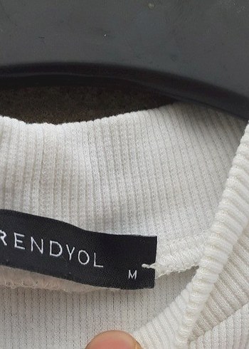 trendyol marka üst giyim kolsuz bluz mini üst. - Görsel 3