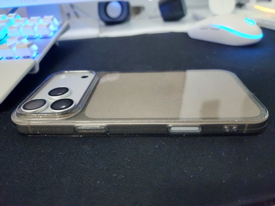 Apple iPhone 17 Pro Max Siyah Simli Şeffaf Kılıf - Görsel 2