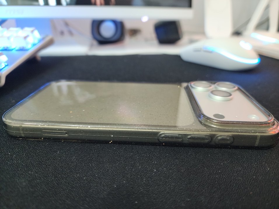 Apple iPhone 17 Pro Max Siyah Simli Şeffaf Kılıf - Görsel 3