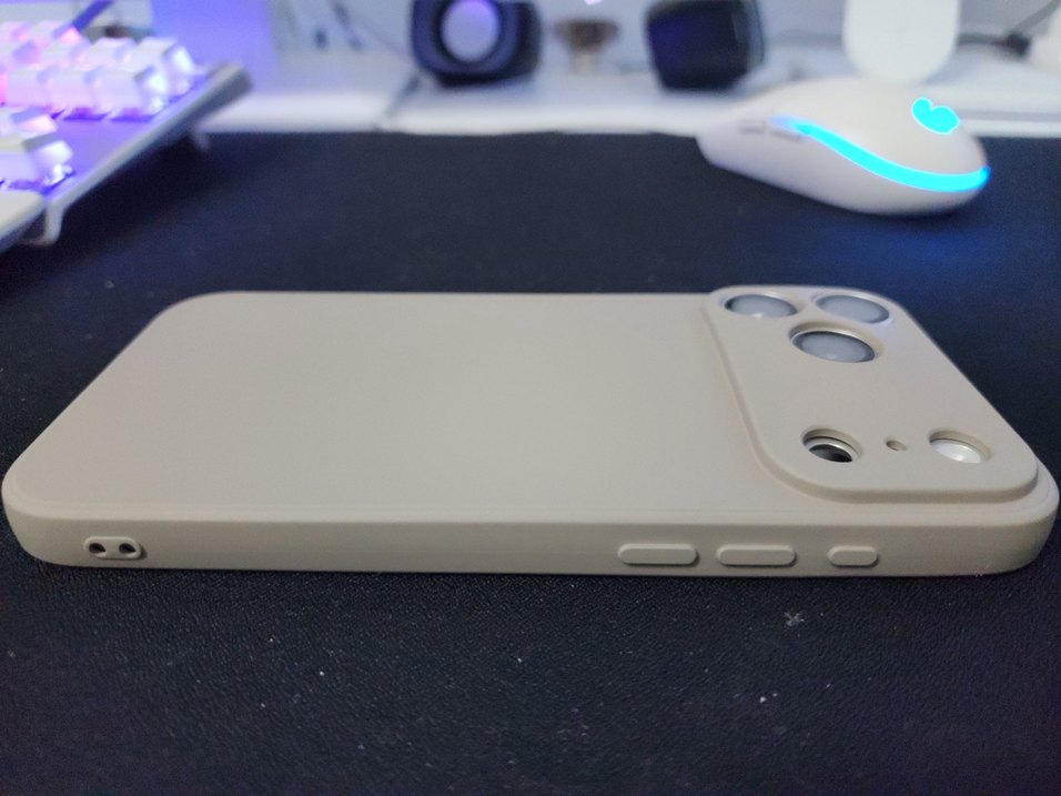 Apple iPhone 17 Pro Max Gri Silikon Kılıf - Görsel 5