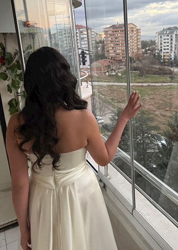 Ilmio Saten Cep Detaylı Yırtmaçlı Straplez Abiye - Görsel 4