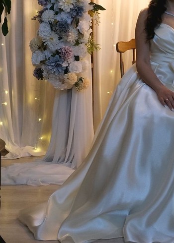 Ilmio Saten Cep Detaylı Yırtmaçlı Straplez Abiye - Görsel 2