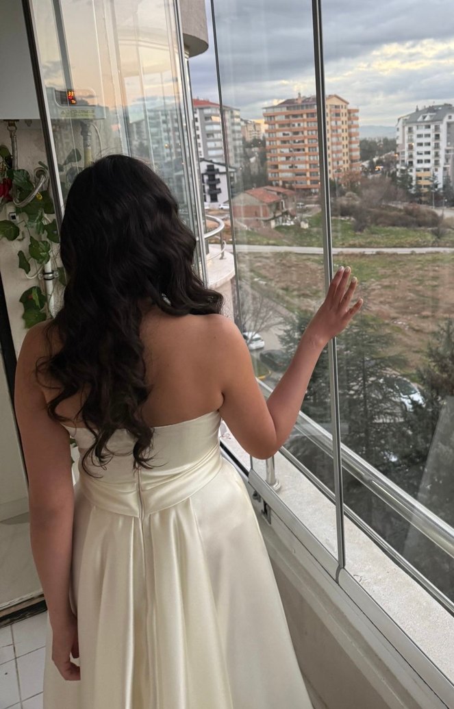 Ilmio Saten Cep Detaylı Yırtmaçlı Straplez Abiye - Görsel 4