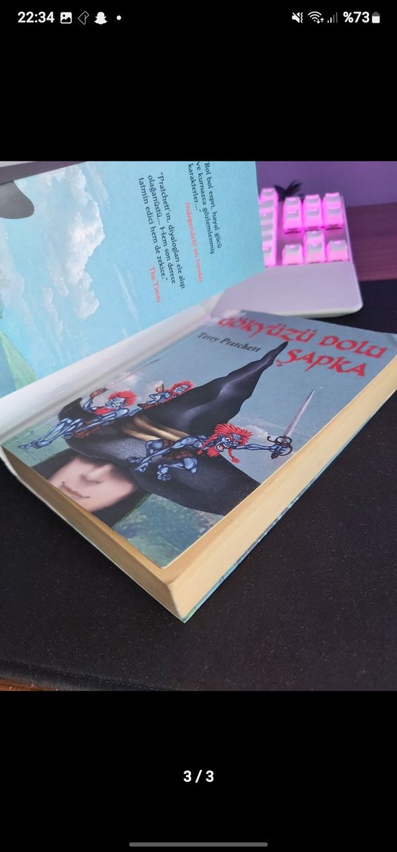 Terry Pratchett | Gökyüzü Dolu Şapka - Görsel 3