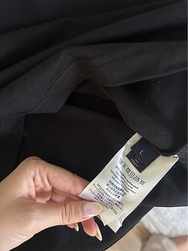 l Beden siyah Renk Louis Vuitton orjinal tshirt