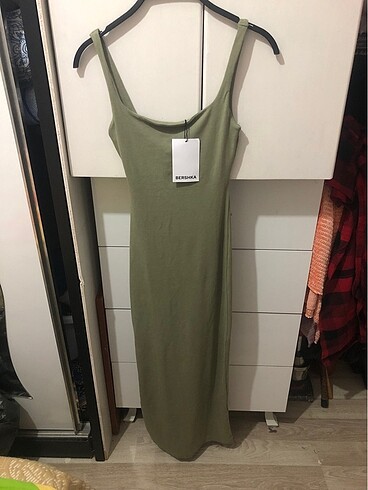Bershka bershka askılı kare yaka midi elbise haki yeşili