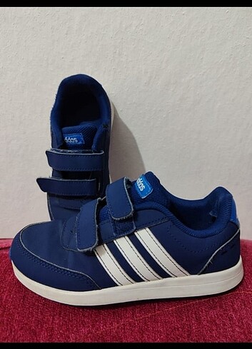 31 Beden Adidas erkek çocuk spor ayakkabı