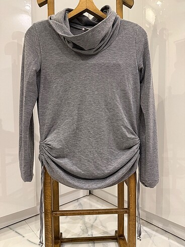 Guess sweatshirt