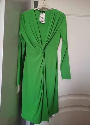 Vatkalı yeşil elbise 