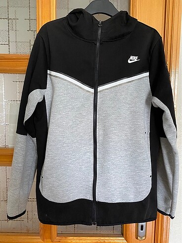 Nike Tech
