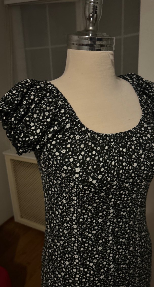 Kısa Kollu Siyah Desenli Midi Elbise - Görsel 2