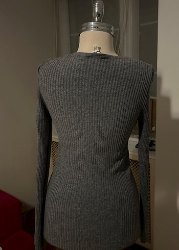 Düğmeli Gri V Yakalı Kadın Hırka - Görsel 3