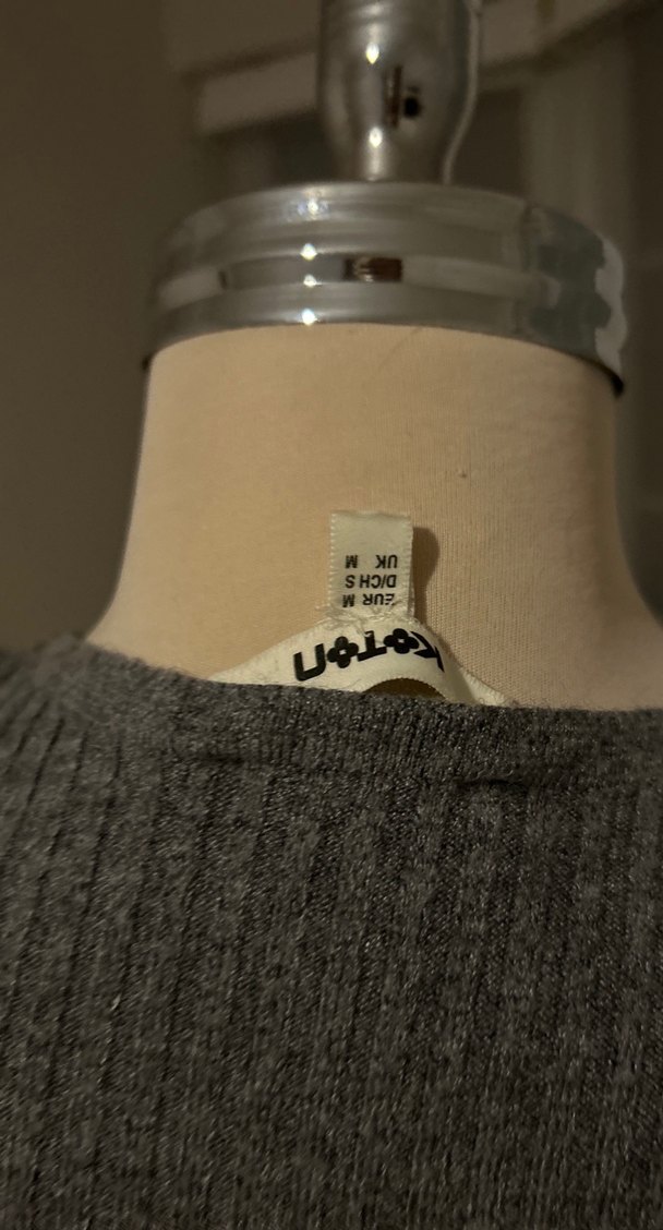 Düğmeli Gri V Yakalı Kadın Hırka - Görsel 4