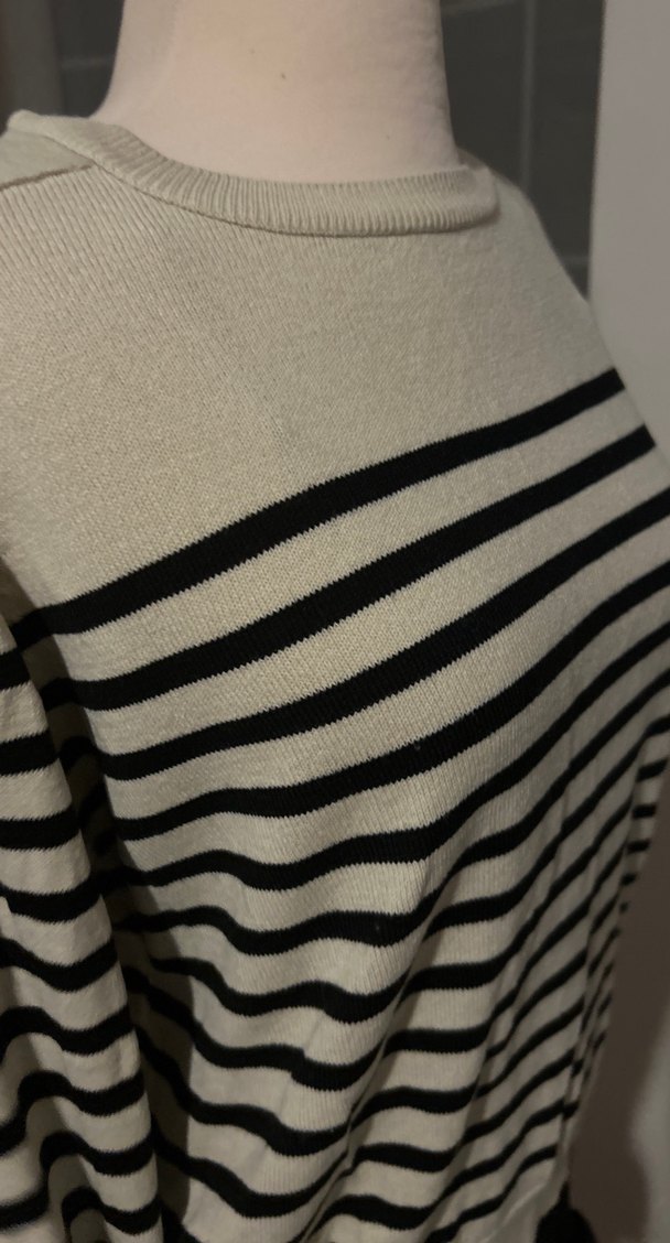 Siyah çizgili uzun kollu triko kazak - Görsel 2