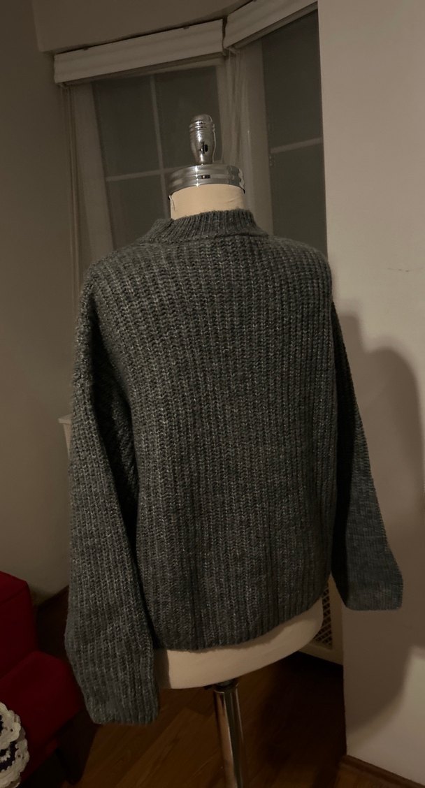 Gri V Yaka Örgü Kadın Kazak - Görsel 3