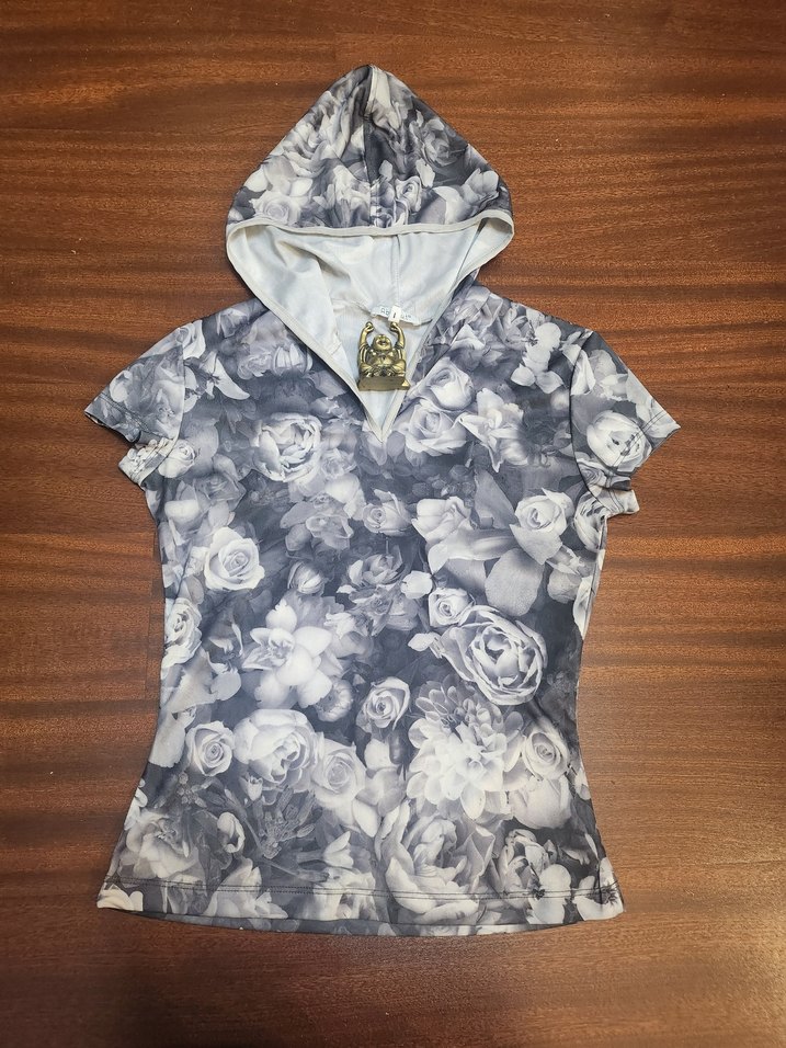 GRİ KAPÜŞONLU GÜLLÜ  BLUZ - Görsel 2