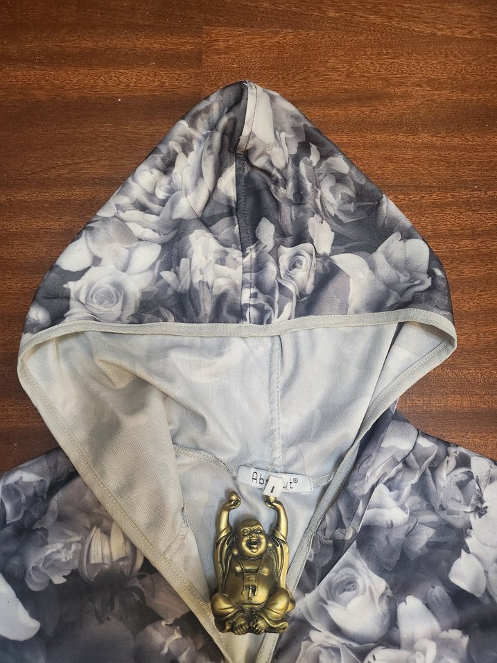 GRİ KAPÜŞONLU GÜLLÜ  BLUZ - Görsel 3