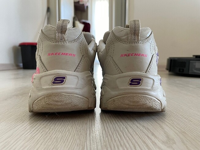 37 Beden beyaz Renk Skechers Ayakkabı
