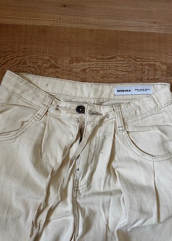 Bershka Ekru Bagcikli Rahat Pantolon