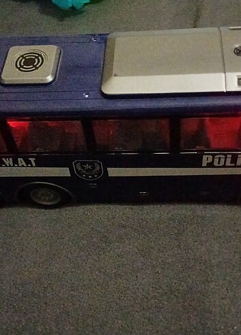 Uzaktan Kumandalı Swat Polis Otobüsü 1:30 Ölçek Full Fonksiyonlu