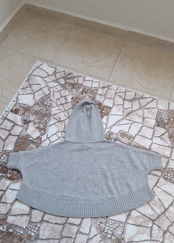 Gri Kapüşonlu Kız Panço - Görsel 4