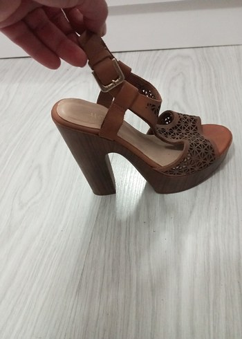 Kahverengi Dolgu Topuklu Kadın Sandalet - Görsel 7